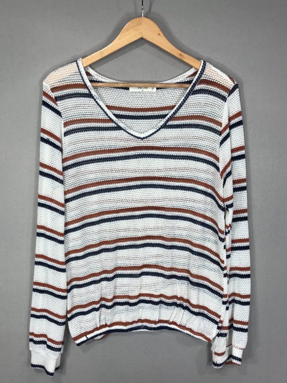 Wild Love Top Womens XL Blue White Brown Knit Pullover V-Neck Long Sleeve Casual